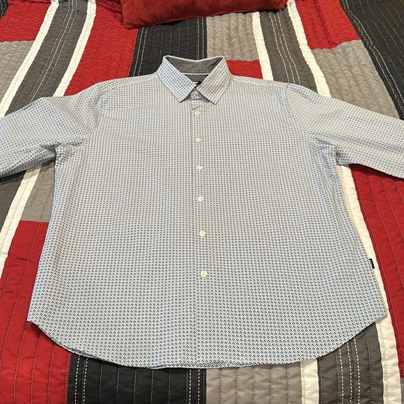 NWOT DKNY Men's Blue Patterned Dress Shirt - Picture 6 of 10